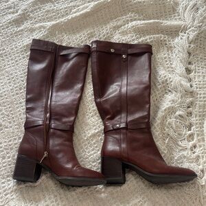 Essex Lane Elegant Brown Leather Knee-High Riding Boots